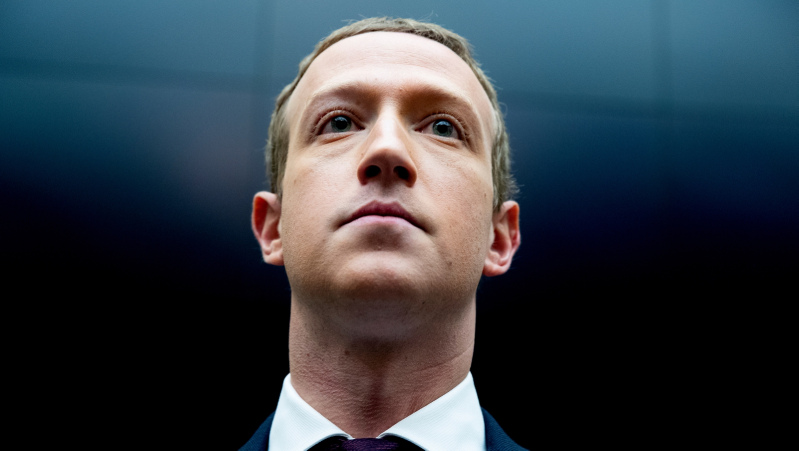 Chủ tịch Mark Zuckerberg tuyên bố ra mắt dòng smartphone mới 