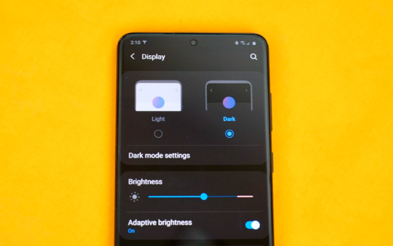 Sử dụng chế độ Tối màn hình trên Galaxy S20