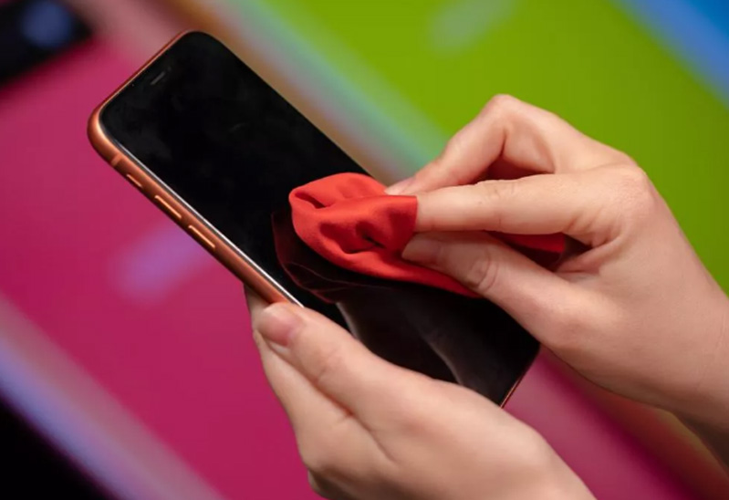 Khử trùng điện thoại bằng khăn Khử trùng điện thoại bằng khăn