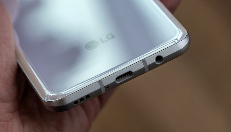 Giắc cắm dưới điện thoại