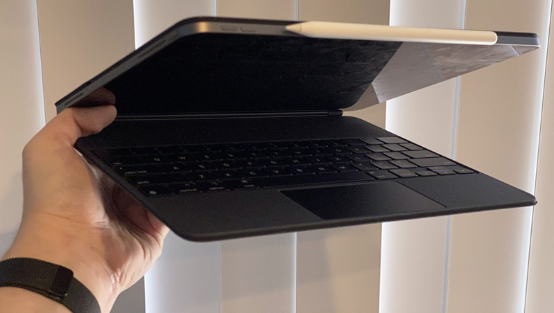 Magic Keyboard hình 5 Bàn phím dễ dàng gập lại thành bao da bảo vệ máy