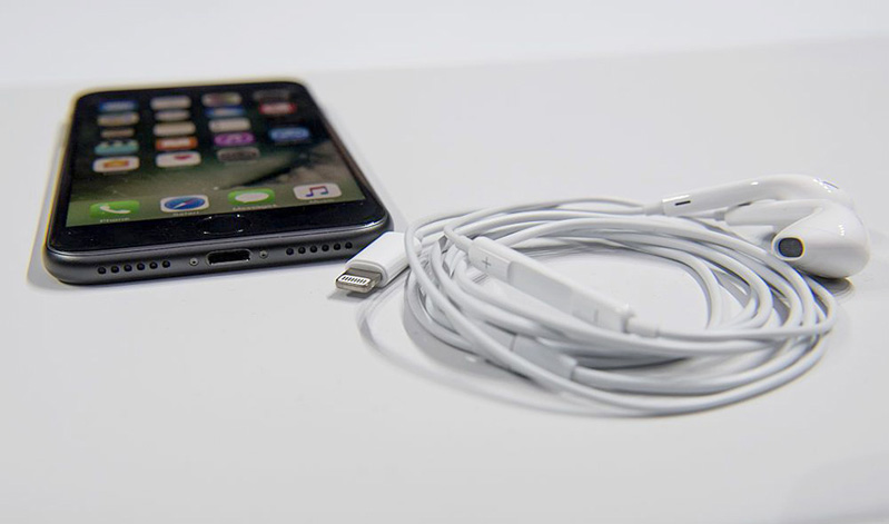 iPhone sẽ không bao gồm tai nghe EarPods iPhone sẽ không bao gồm tai nghe EarPods