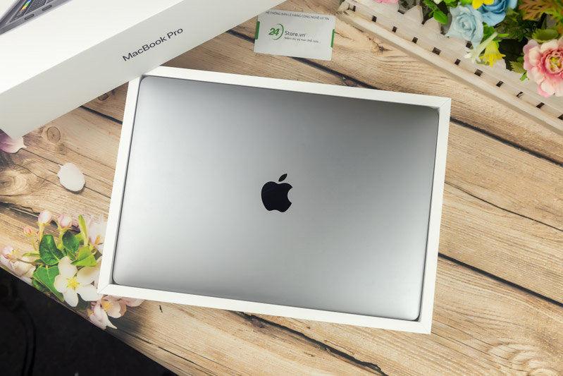 macbook pro 2020 mxk32 màu xám hình 2 Logo táo khuyết không phát sáng giúp tiết kiệm pin
