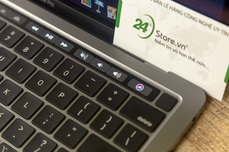 macbook pro 2020 mxk32 màu xám hình 6 Touch Bar và Touch ID được bố trí hợp lý cạnh nhau