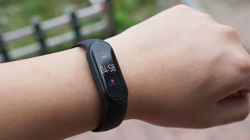 xiaomi mi band 5 hình 10 Thiết kế màn hình tiệp màu dây đeo