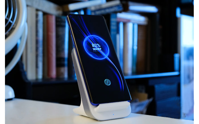 chỉ có sạc không dây trên bản pro