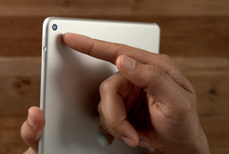 Chỉ có một camera sau nhưng đủ đáp ứng nhu cầu chụp ảnh căn bản