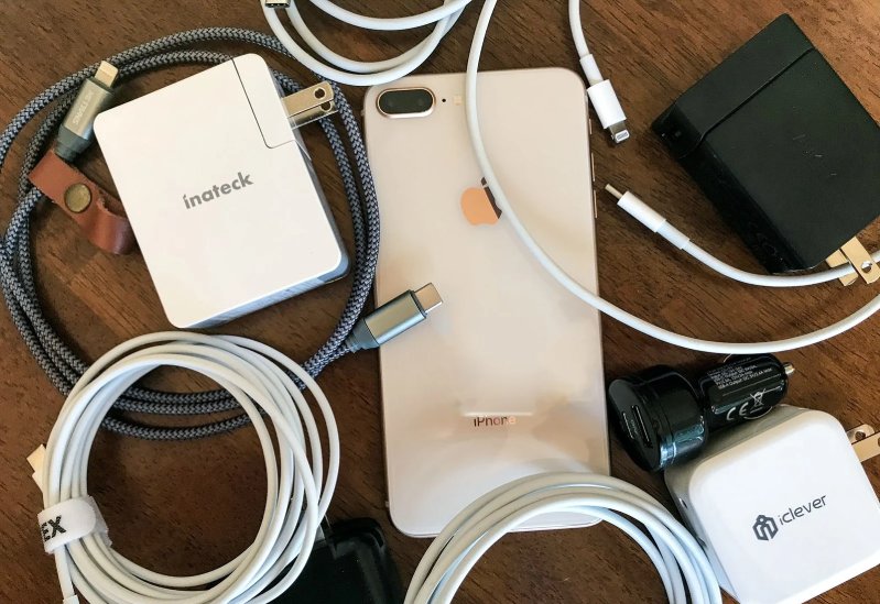 Người dùng các dòng iPhone trước đây thường hay sử dụng các bộ sạc từ bên ngoài Người dùng các dòng iPhone trước đây thường hay sử dụng các bộ sạc từ bên ngoài