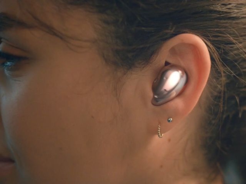 Thiết kế kì lạ nhưng nhìn chung cũng tiện dụng của tai nghe không dây mới đến từ Samsung