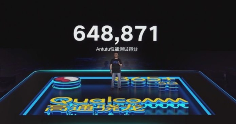 Máy được trang bị con chip Snapdragon 865+ với điểm số AnTuTu lên đến 648.871 điểm