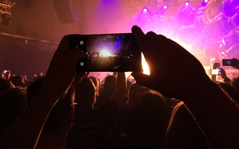 điện thoại 2 tận hưởng cuộc sống không thiết bị công nghệ