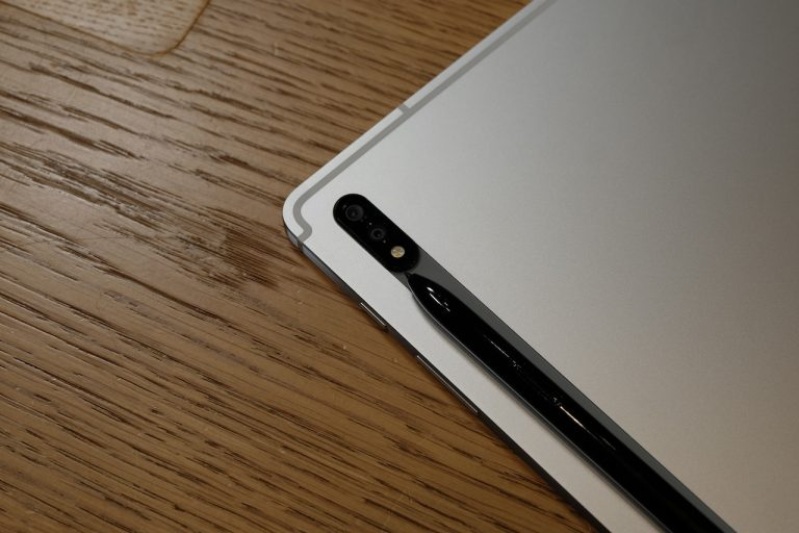 Tab S7 Plus là đối thủ đáng gờm của Apple iPad Pro