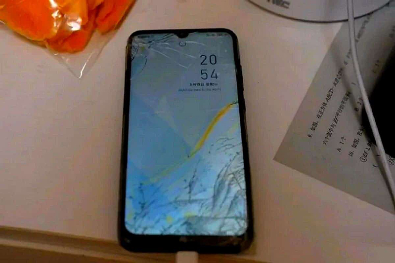 Redmi Note 8-1 Redmi Note 8 rơi vỡ màn hình từ tầng 8