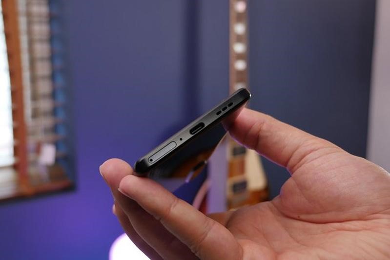 cổng kết nối của oppo X2 neo