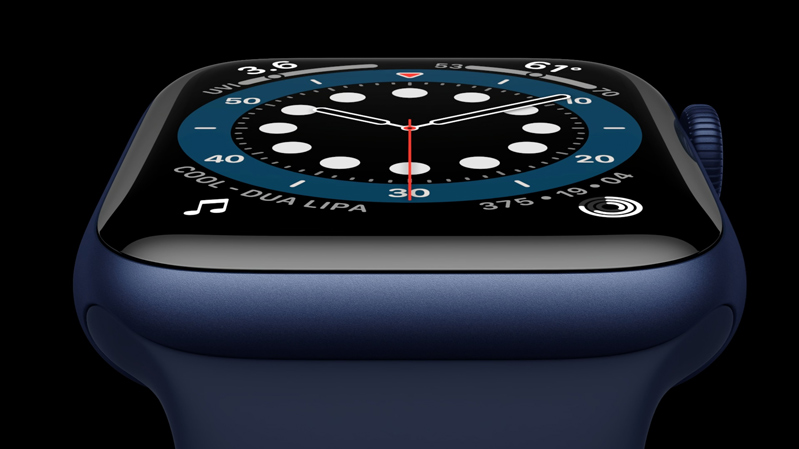 Apple Watch Series 6 sở hữu tính năng Màn hình luôn bật, trong khi Apple Watch SE thì không