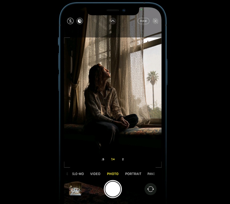 iPhone 12 Pro Max có thể tạo nên những bức ảnh rõ nét dù trong điều kiện ánh sáng trung bình hoặc yếu iPhone 12 Pro Max có thể tạo nên những bức ảnh rõ nét dù trong điều kiện ánh sáng trung bình hoặc yếu