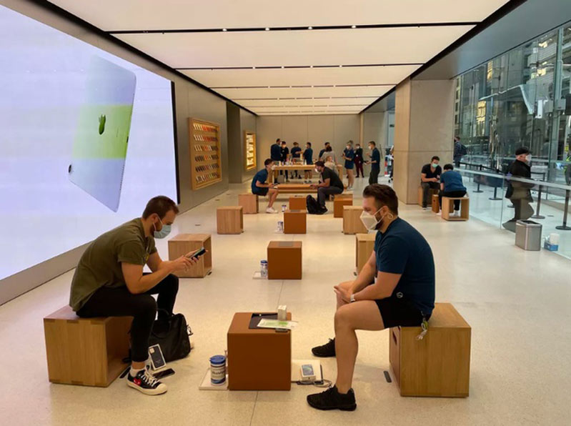 Apple Store vắng khách khi bán iphone 12 