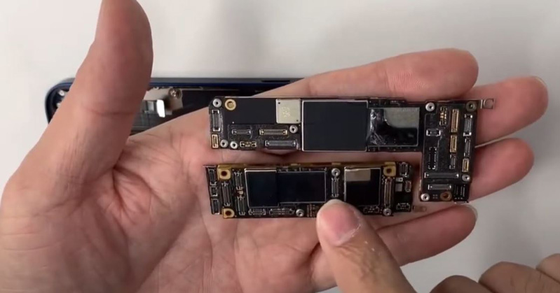 mỏ xẻ bo mạch bên trong iphone 12 