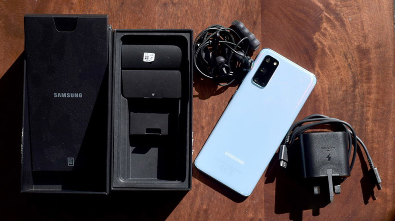 Học hỏi iPhone 12, Samsung Galaxy S21 sẽ bỏ đi tai nghe 