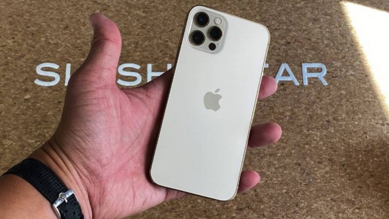 iPhone 12 Pro màu vàng