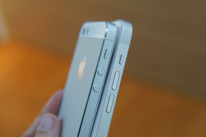 iPhone 12 và iPhone 5S có Camera khác nhau