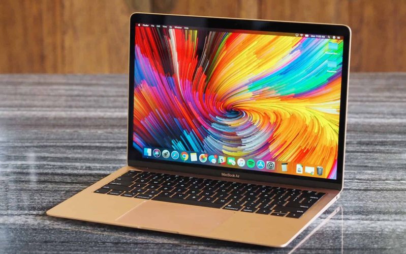 MacBook Pro M1 hình 2 Khác biệt lớn nhất giữa MacBook Air M1 và MacBook Pro M1 là quạt
