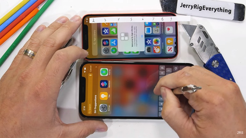 THỬ THÁCH iPhone 12 mini và 12 Pro Max khi hơ lửa, bẻ cong