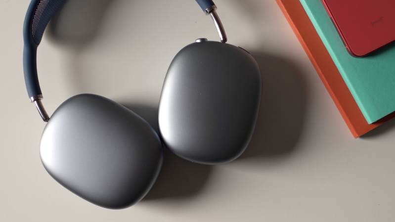 AirPods Max hình 1 10 phụ kiện hữu ích của AirPods Max bạn có thể mua
