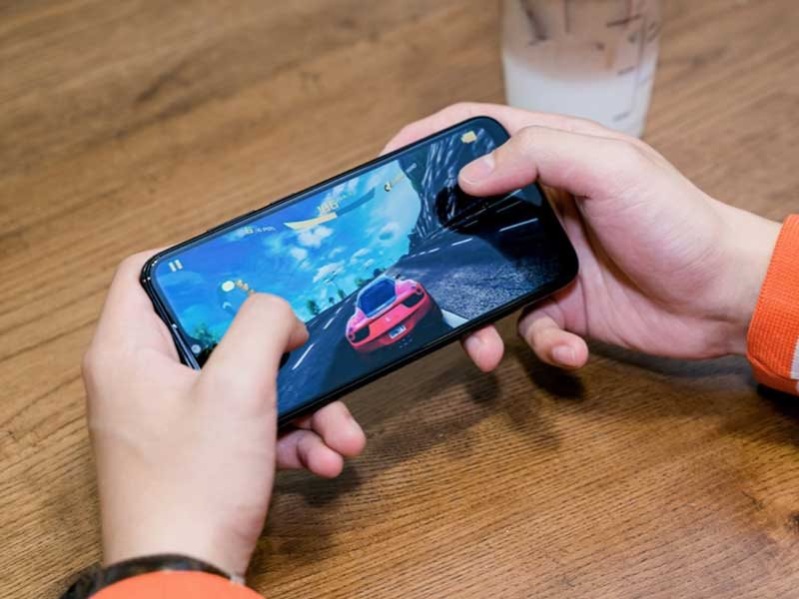 Chơi game trên Vsmart Joy 3 và Oppo A31