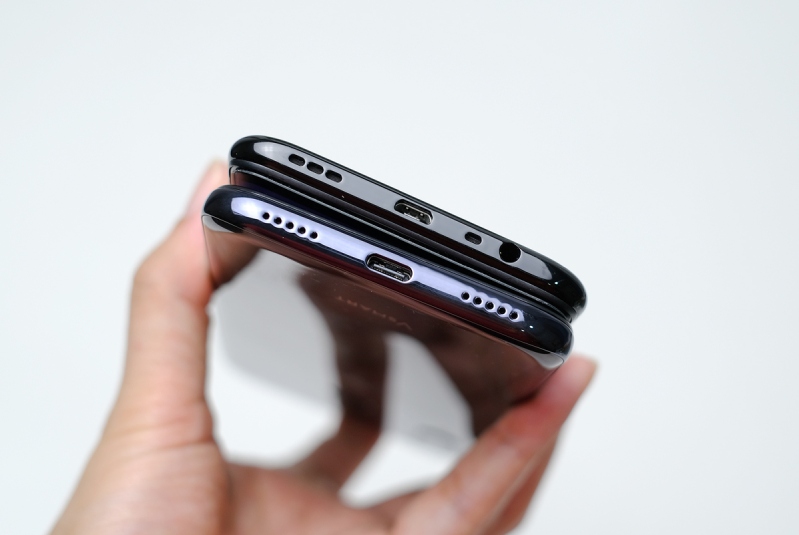 Cổng sạc của Vsmart Joy 3 và Oppo A31