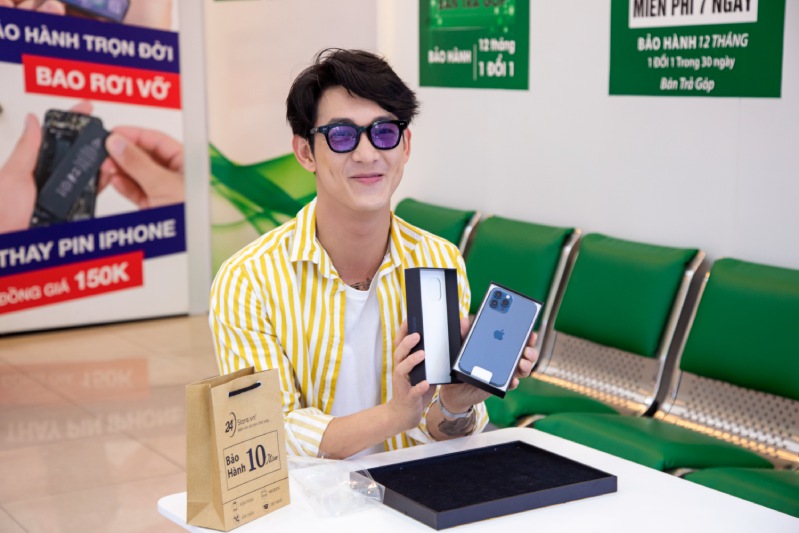 Song Luân sắm iPhone 12 Pro Max tại 24hStore