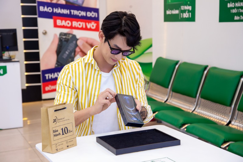 Song Luân sắm iPhone 12 Pro Max màu xanh