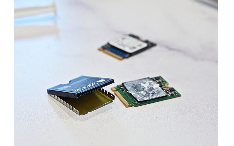 surface pro x 35 tháo SSD cũ của surface pro x