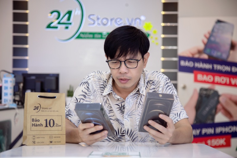 iPhone 12 Pro Max hình 3 Diễn viên Thái Hòa phân vân lựa chọn giữ 2 chiếc màu vàng và màu xanh