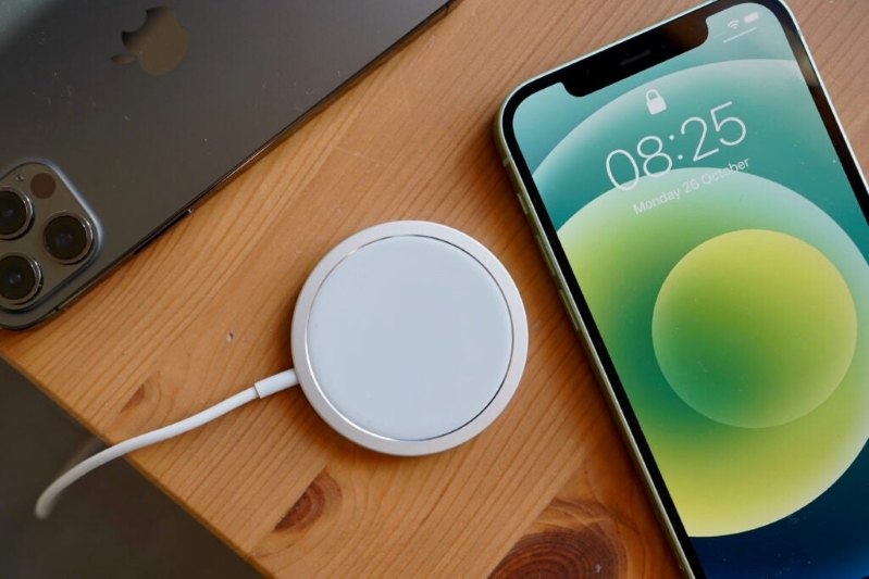 Sạc Magsafe với iPhone 13