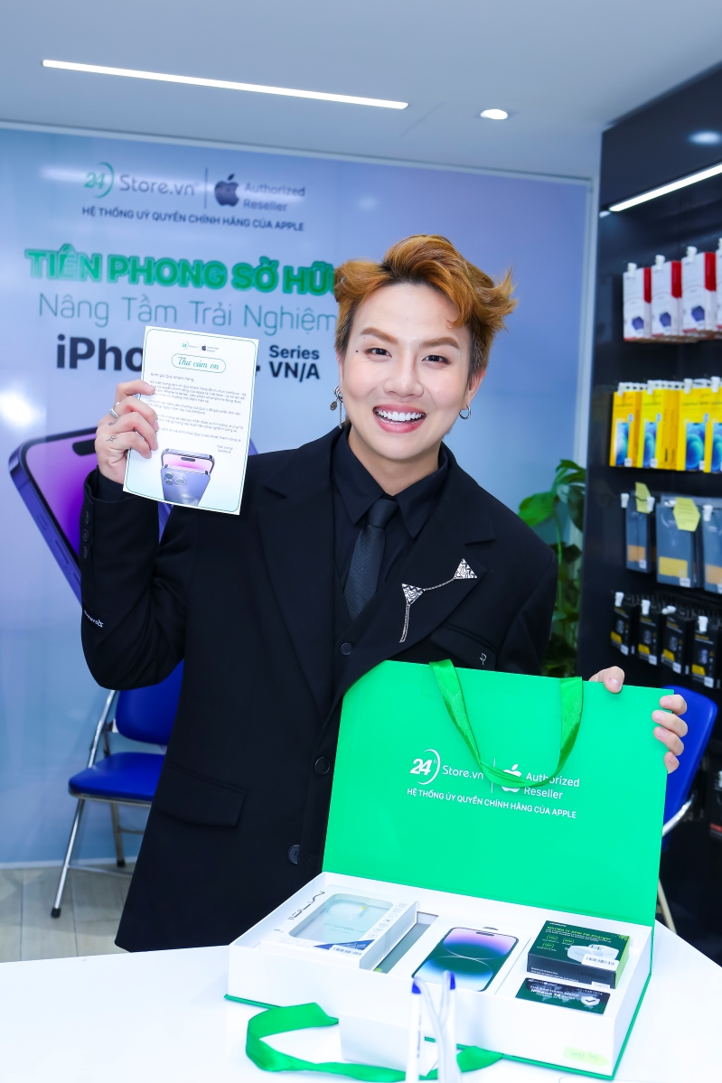 Diễn viên Duy Khánh chọn mua iPhone 14 tại 24hStore