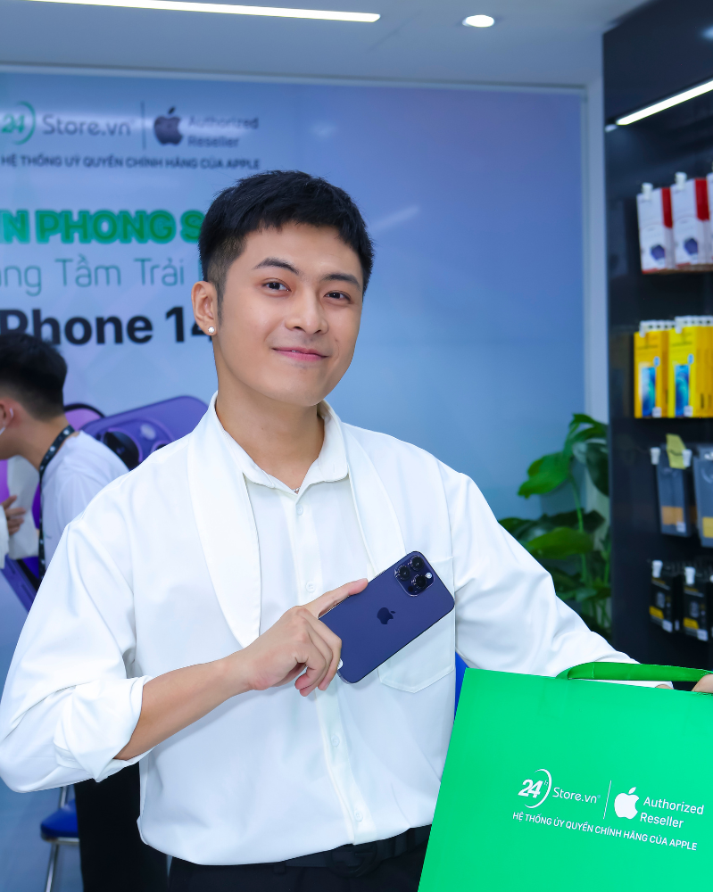 Gin Tuấn Kiệt đập hộp iPhone 14 Pro Max
