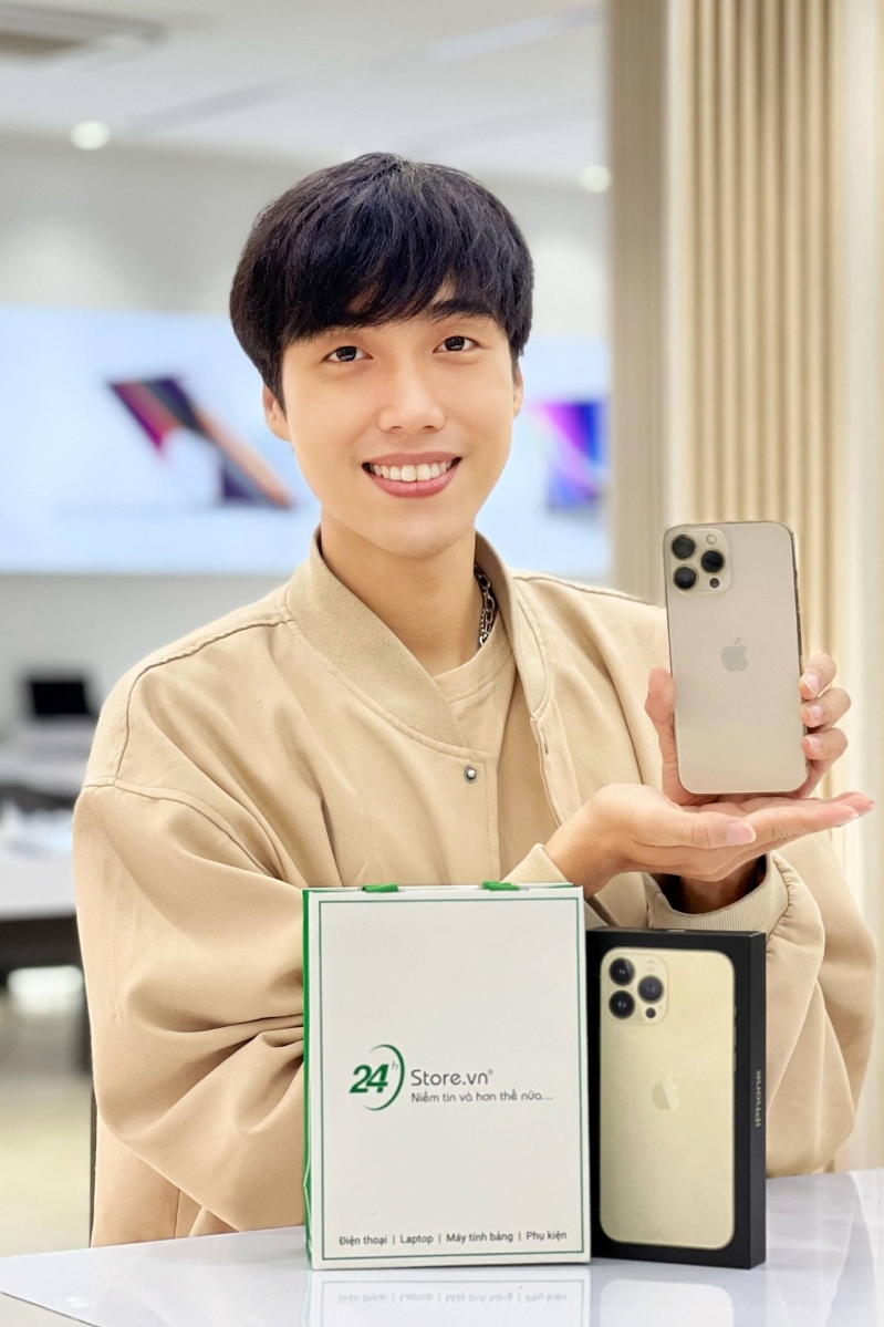 iPhone 13 Pro Max vs. Samsung Galaxy S22 Ultra Sở hữu ngay iPhone 13 Pro Max và Samsung Galaxy S22 Ultra tại 24hStore