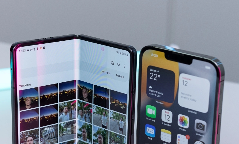 So sánh Fold4 và iPhone 13 Pro Max Cả hai đều là những chiếc điện thoại sở hữu hiệu năng tuyệt vời