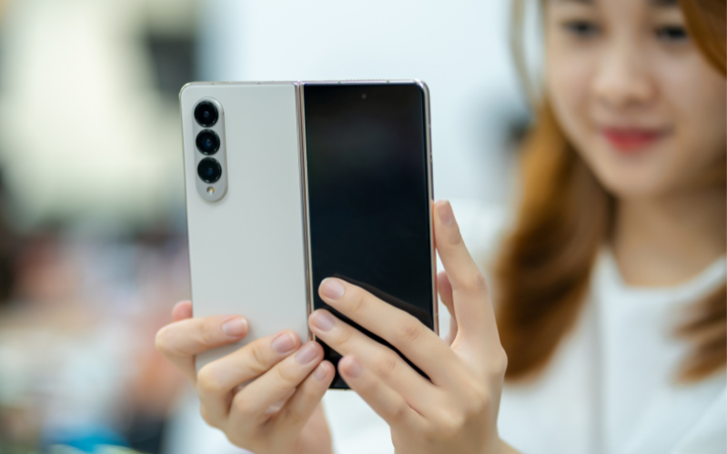 Samsung Galaxy Z Fold4 vs. Samsung Galaxy Z Fold2 Cụm camera của Samsung Galaxy Z Fold4 vs. Samsung Galaxy Z Fold2