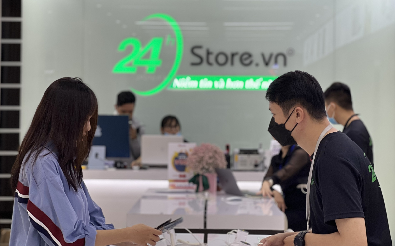 Apple Watch Series 7 LTE 41mm viền thép Mua Apple Watch Series 7 LTE 41mm viền thép tại 24hStore