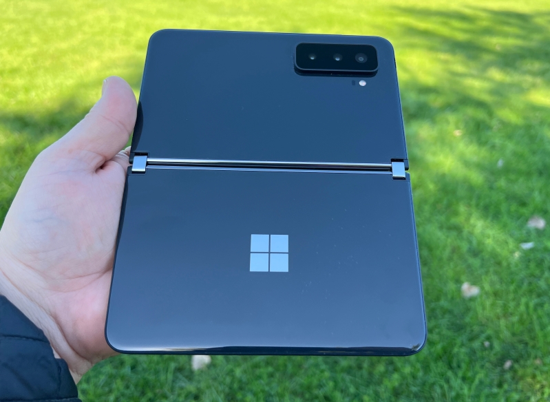 So sánh Samsung Galaxy Z Fold4 và Microsoft Surface Duo 2 Surface Duo 2 là điện thoại kết hợp hai màn hình