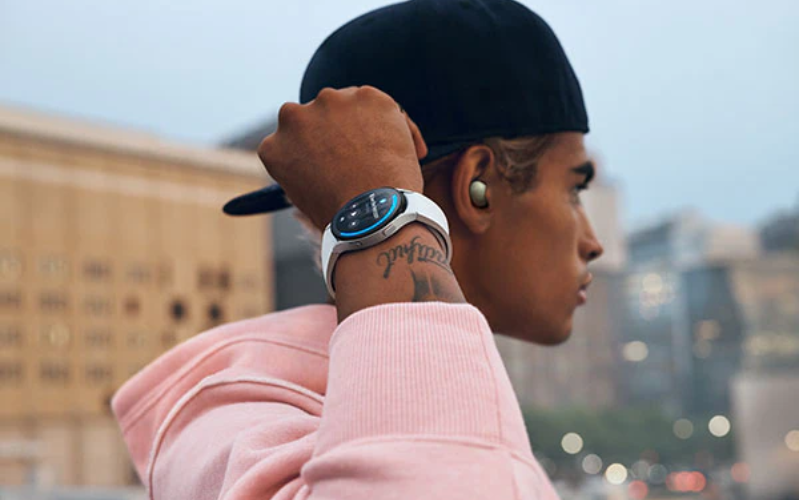 Samsung Galaxy Watch 4 44mm được tích hợp eSIM hiện đại