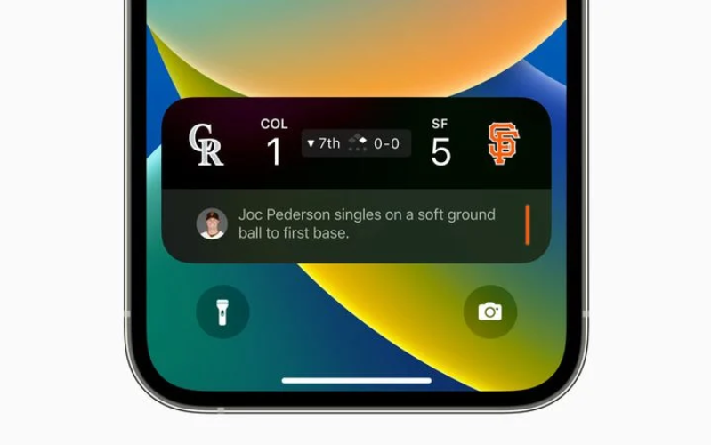 Các tính năng của iOS 16.2 iOS 16.2 bổ sung tính năng tích hợp Hoạt động trực tiếp cho một số trò chơi thể thao vào ứng dụng TV