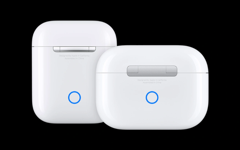 nhấn và giữ nút ở mặt sau cho đến khi đèn LED nhấp nháy rồi chuyển sang màu trắng