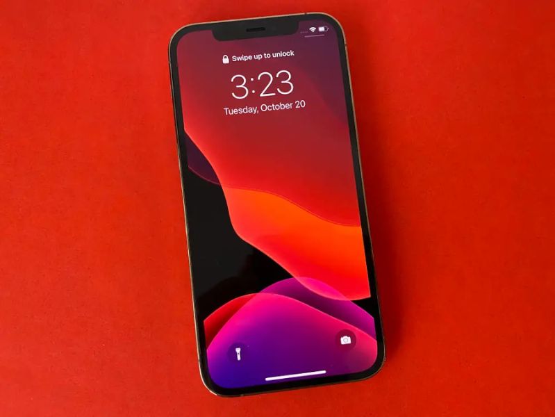 So sánh Samsung Galaxy Z Flip4 vs iPhone 12