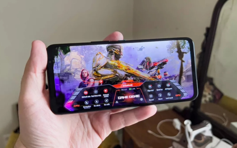 Asus ROG Phone 6 Pro là điện thoại chơi game và tốc độ làm mới màn hình của nó có thể đạt tới 167Hz