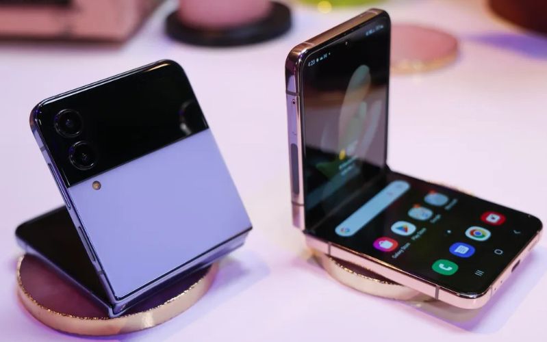 Thời lượng pin trên Galaxy Z Flip4 đủ để người dùng trải nghiệm nhiều tác vụ trong ngày