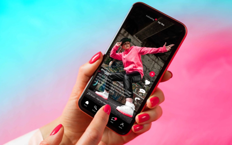 Mẹo dùng video TikTok đặt thành màn hình khoá trên iPhone Mẹo dùng video TikTok đặt thành màn hình khoá trên iPhone