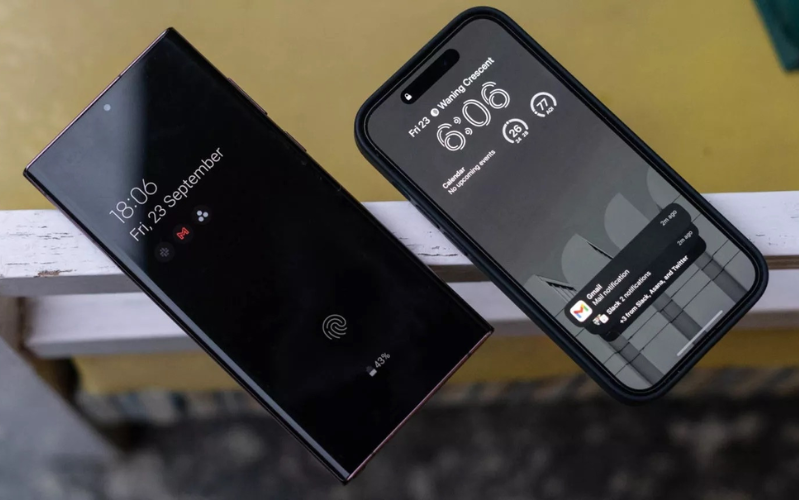 Đây là mức độ tiêu hao pin của màn hình luôn bật trên iPhone 14 Pro khi có/không có nền  iPhone 14 Pro và Galaxy S22 Ultra về khả năng luôn bật và cả hai đều kết thúc bài kiểm tra trong 24 giờ với mức sạc 84%